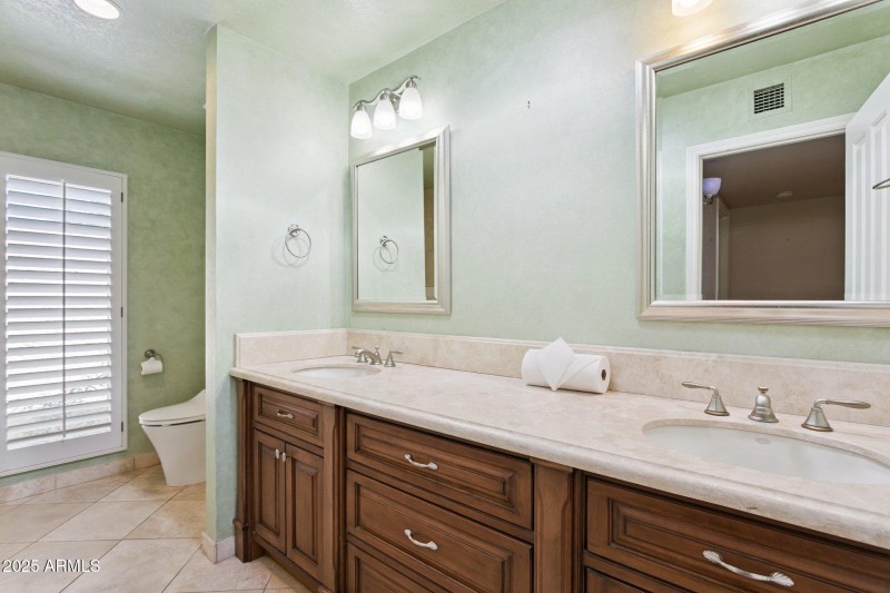 28-web-or-mls-8919-n-80th-pl