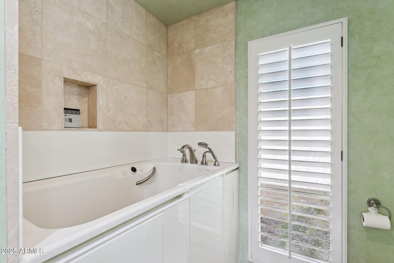 32-web-or-mls-8919-n-80th-pl