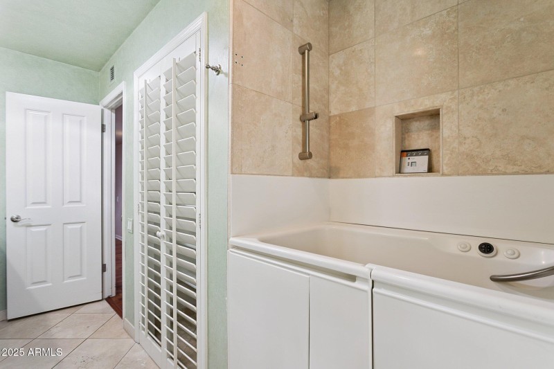 33-web-or-mls-8919-n-80th-pl