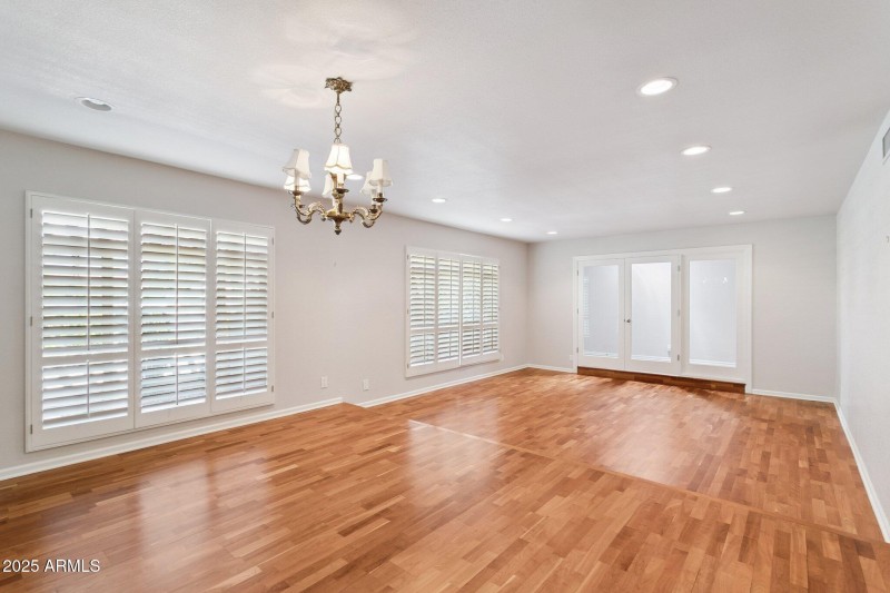 40-web-or-mls-8919-n-80th-pl