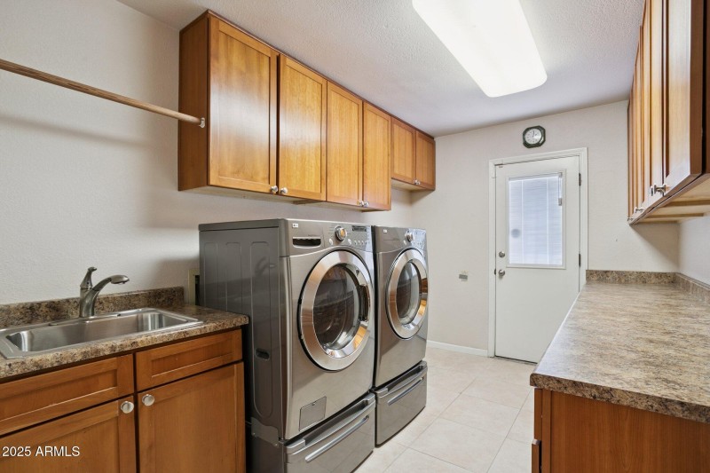 41-web-or-mls-8919-n-80th-pl