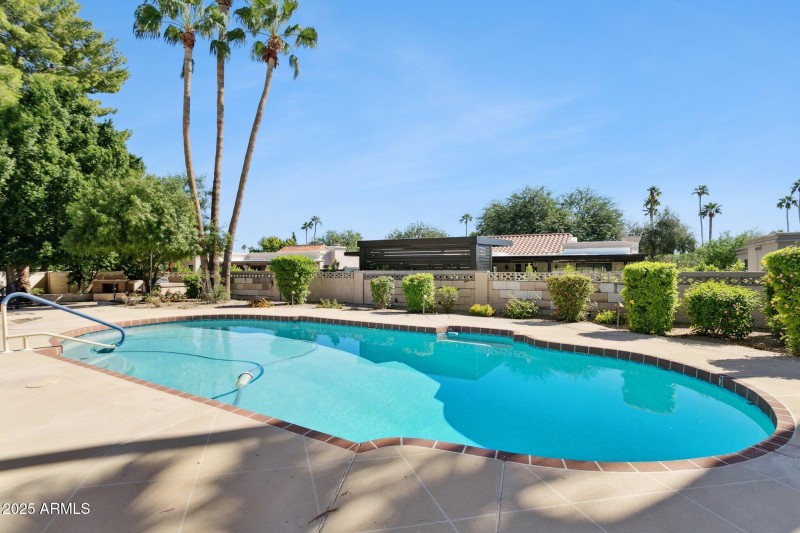 44-web-or-mls-8919-n-80th-pl