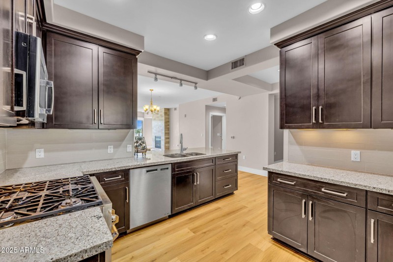 33-web-or-mls-896A0538