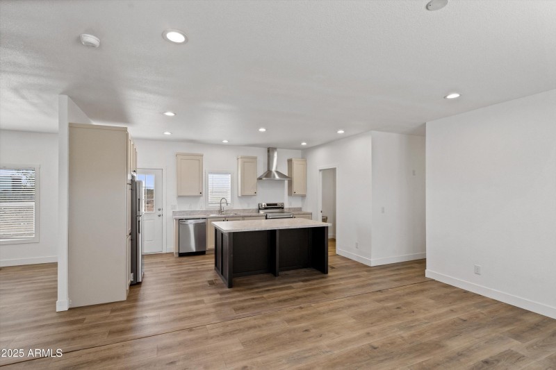 05-Family Room to Kitchen