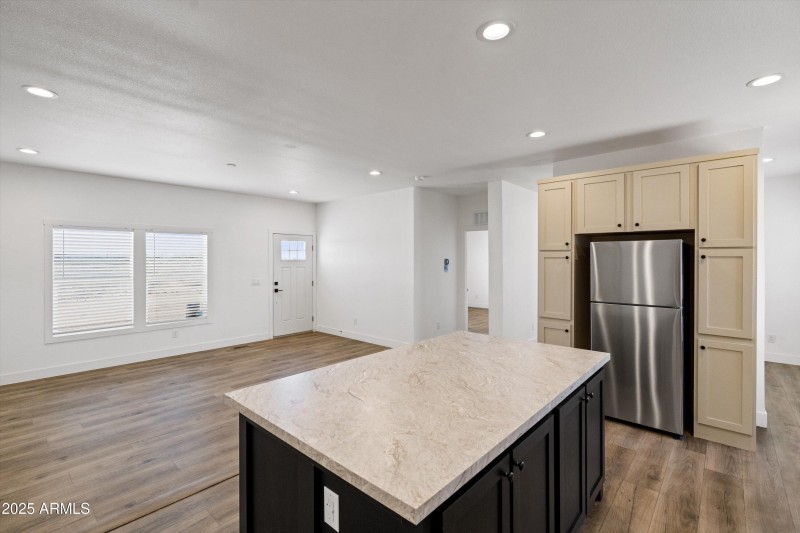 13-14-Kitchen & Family Room