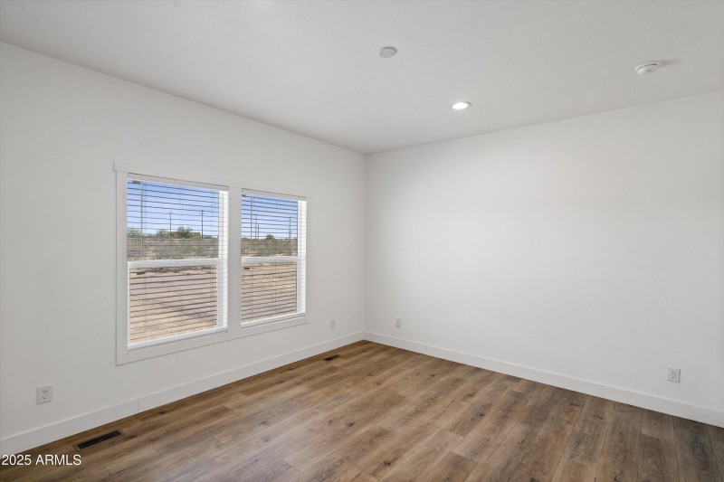 19-20-Primary Bedroom