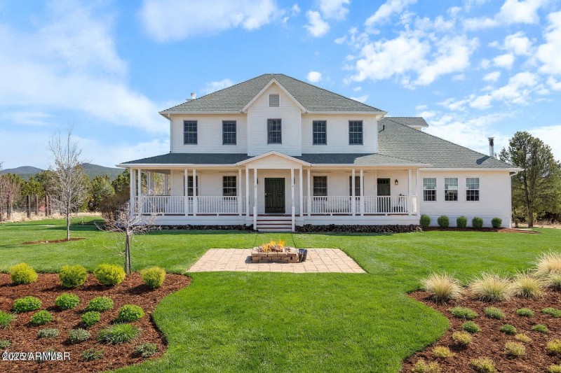 Virtually Landscaped Front