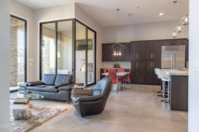 Great room facing brkfst room