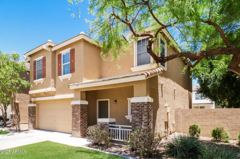 003-photo-front-view-12850665