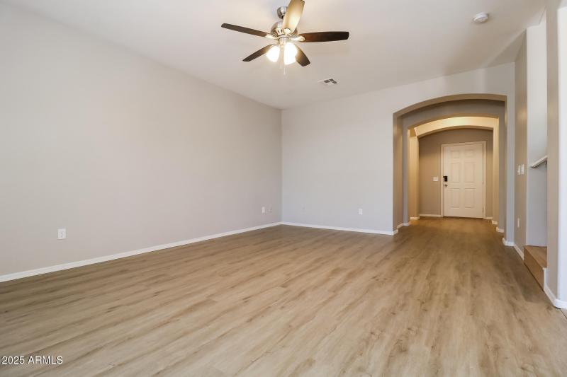 004-photo-living-room-12850670