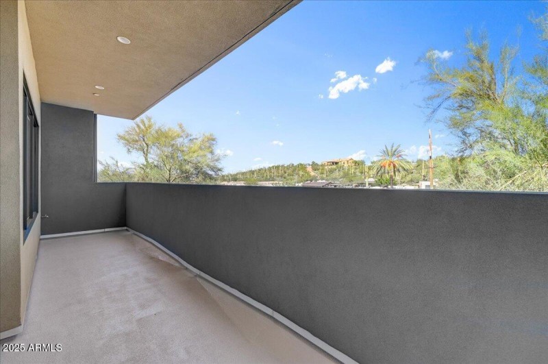 13-Loft Balcony