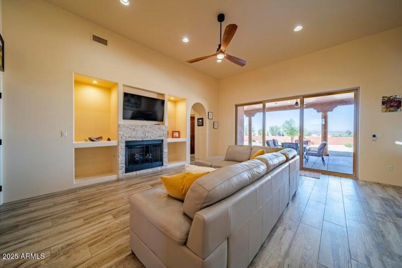 20201020203417872041000000-o