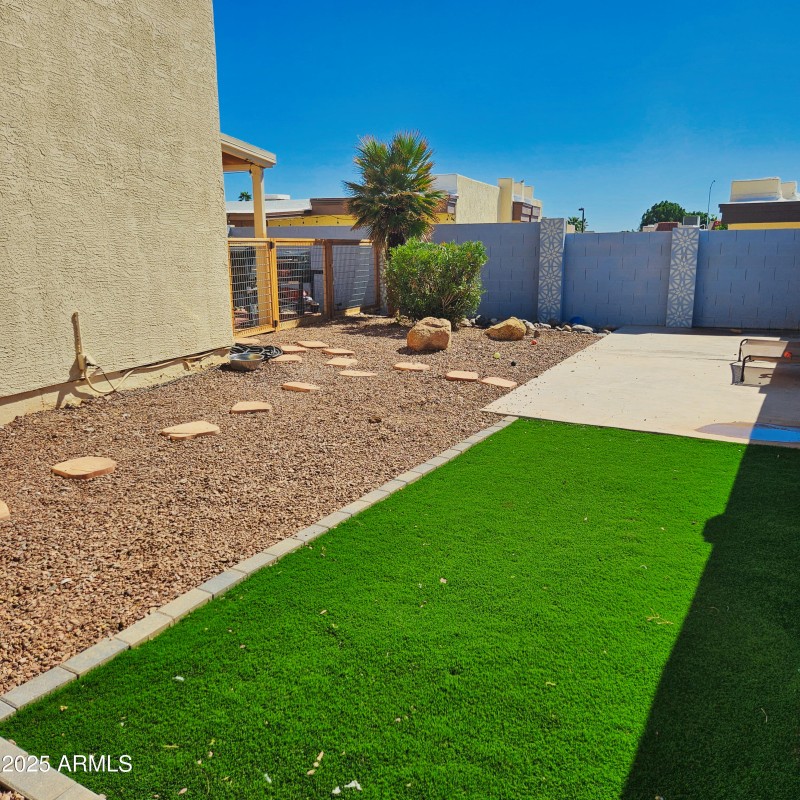 Side Yard/Dog Run
