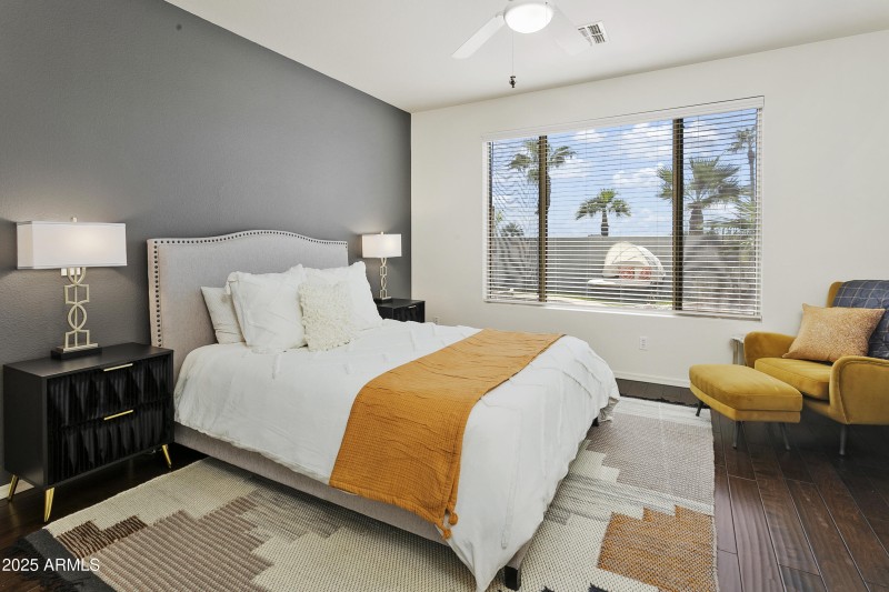 Primary Suite with Mountain Views!