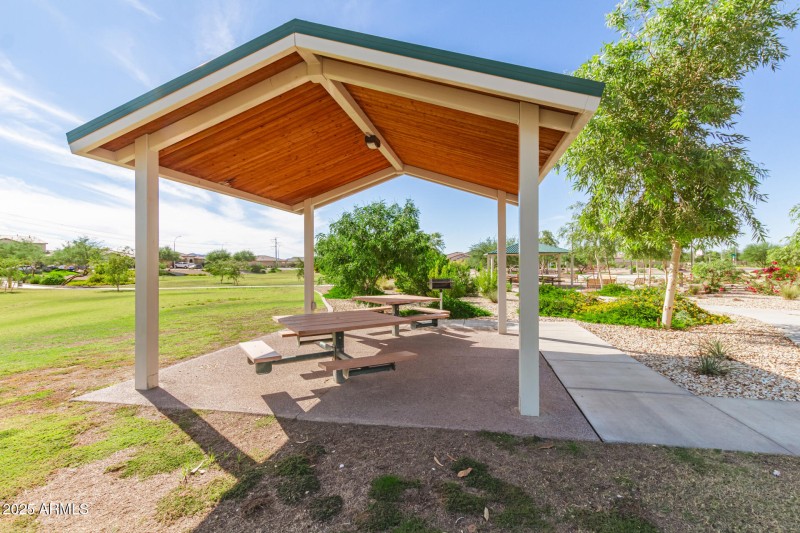 LARGE PARK & PLAYGROUND BLOCKS AWAY (3)