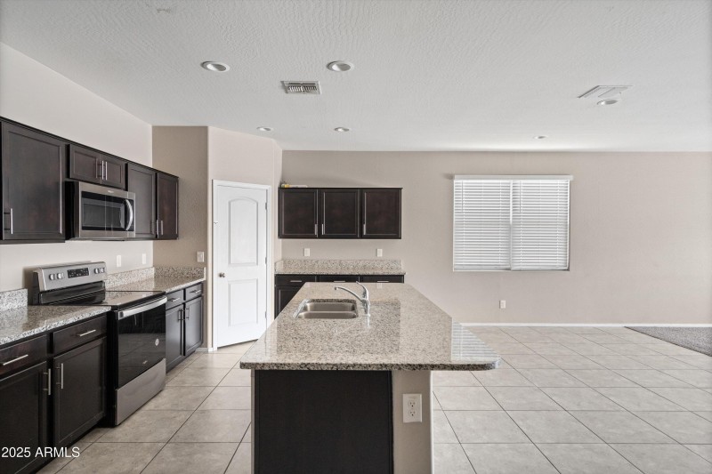 06-Kitchen and Dining