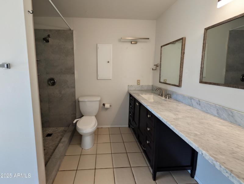 PXL_20251001_185603319.RAW-01.COVER~2