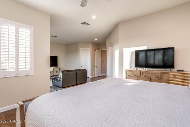 primary bedroom 02