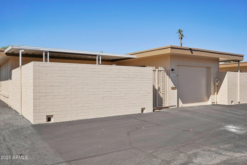 31-Back of House closer