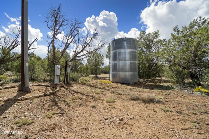 10,000 gal water storage tank from well