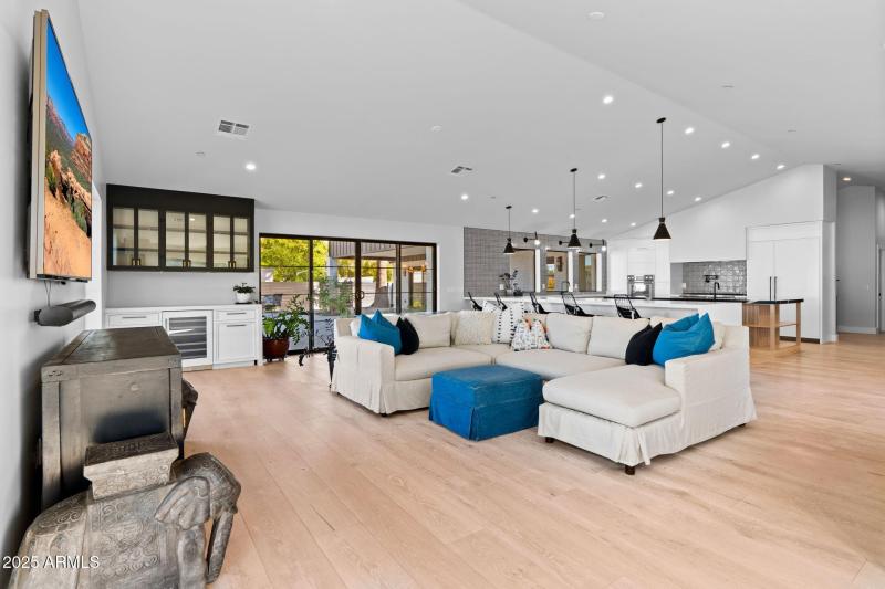 6-web-or-mls-3842-e-san-miguel-ave