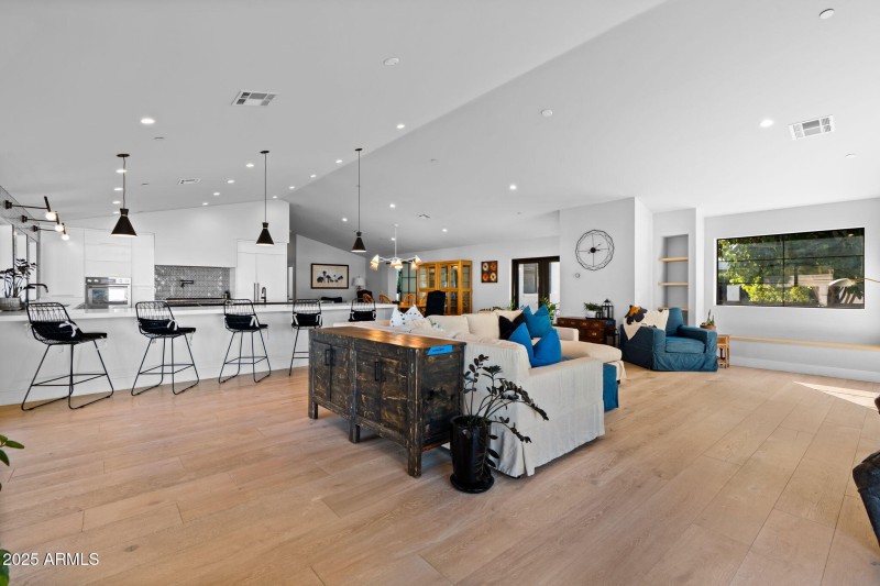 7-web-or-mls-3842-e-san-miguel-ave