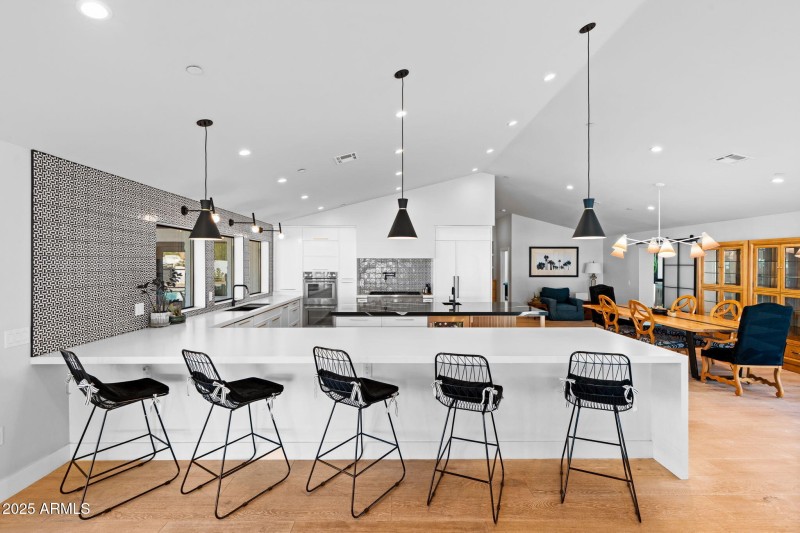 8-web-or-mls-3842-e-san-miguel-ave