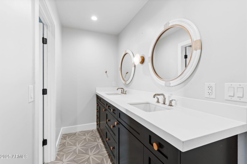 22-web-or-mls-3842-e-san-miguel-ave