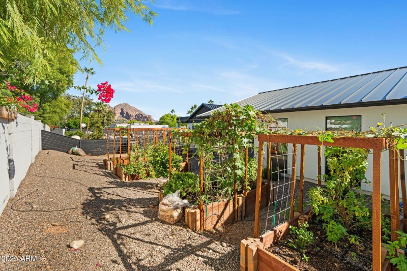 35-web-or-mls-3842-e-san-miguel-ave