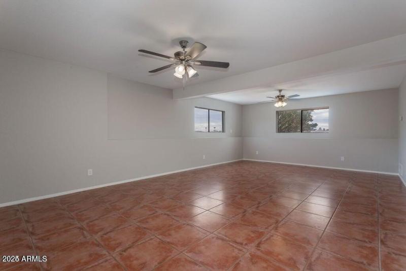 Oversized Flex Room