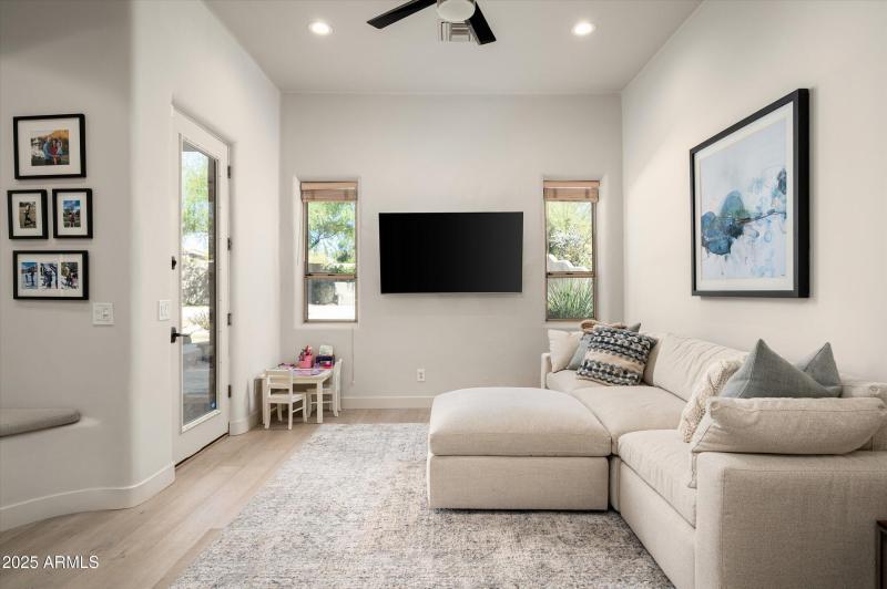 16-10918ESutherlandWay-16