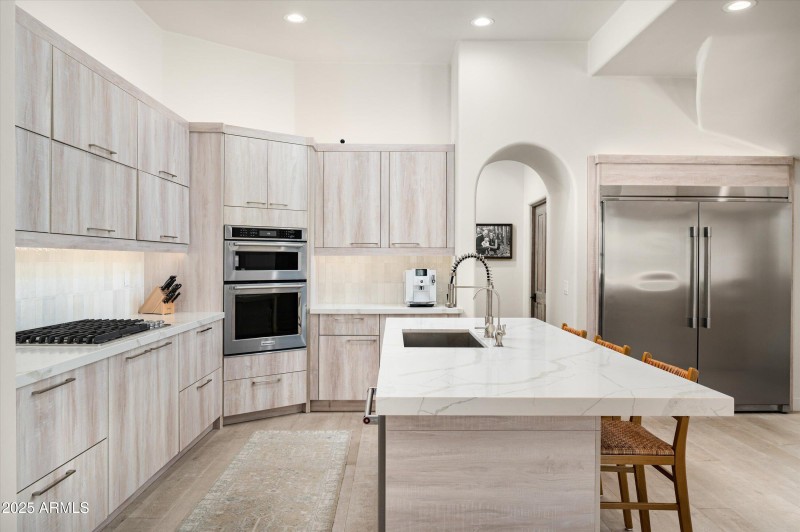 18-10918ESutherlandWay-18