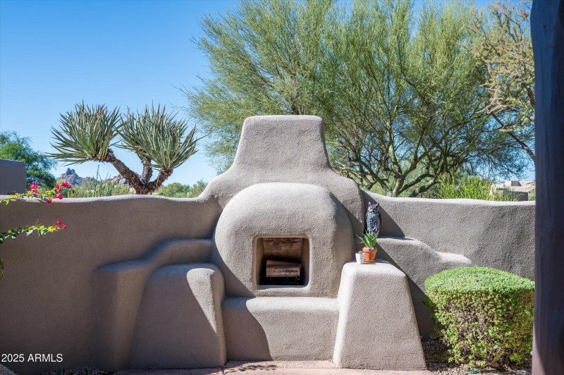 42-10918ESutherlandWay-42