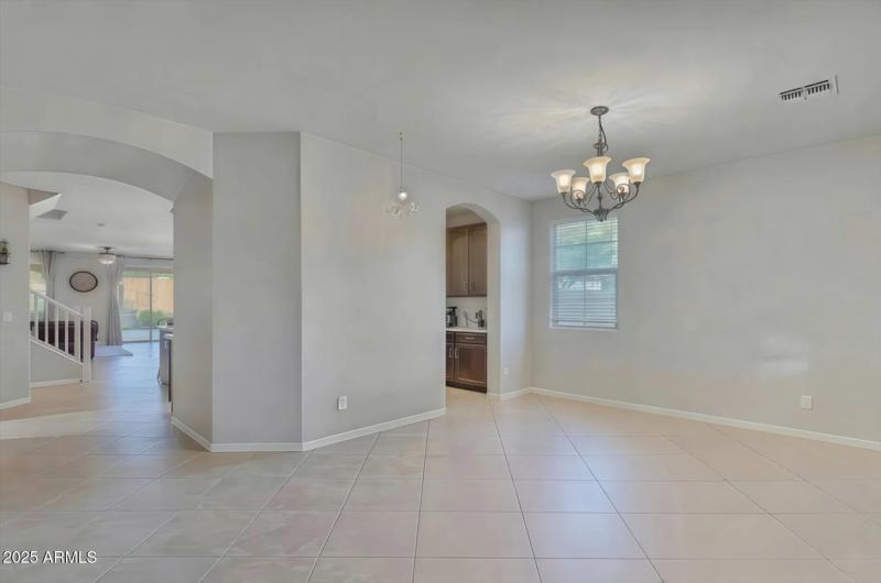 03-Liiving and Dining room