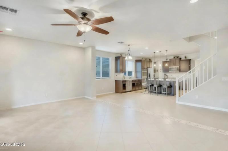 06-Family room and Kitchen