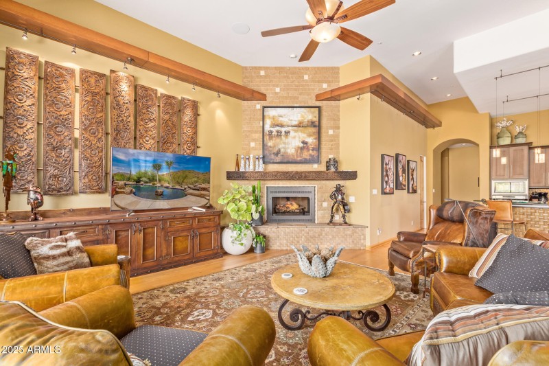 Summit Family room 2