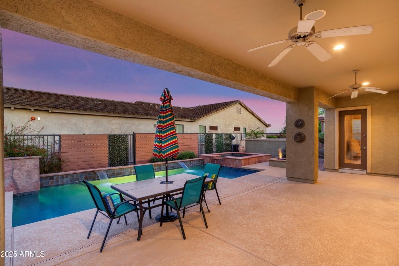 SPACIOUS PATIO FOR ENTERTAINING
