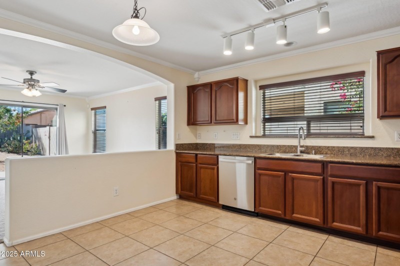 9-web-or-mls-40939-w-hayden-dr