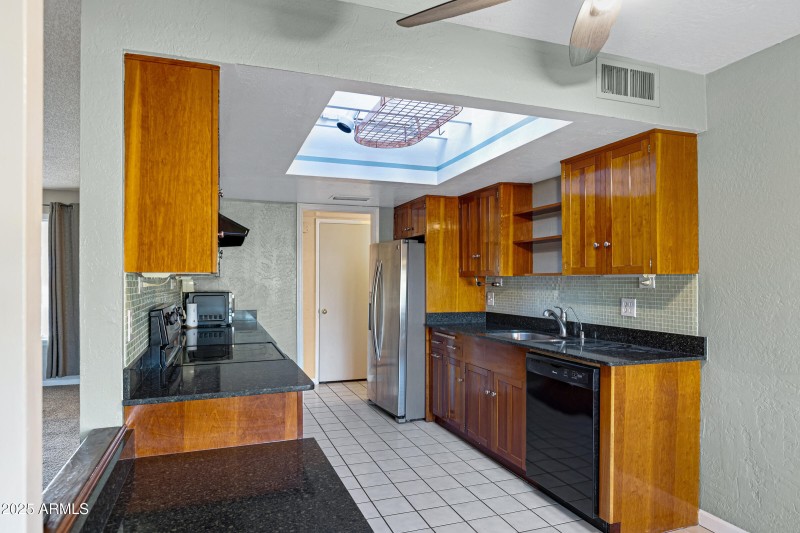 635 S Edgewater Dr-11
