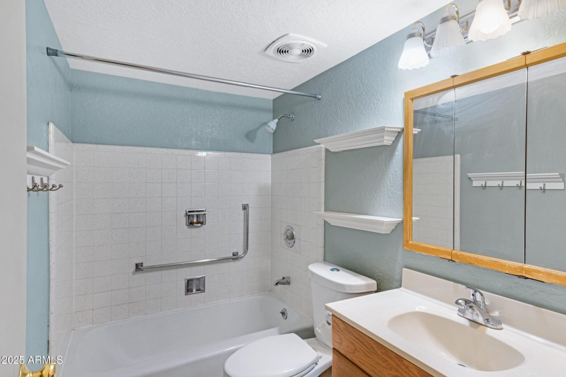 635 S Edgewater Dr-20