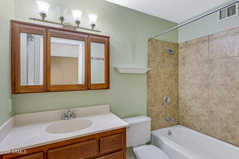 635 S Edgewater Dr-24