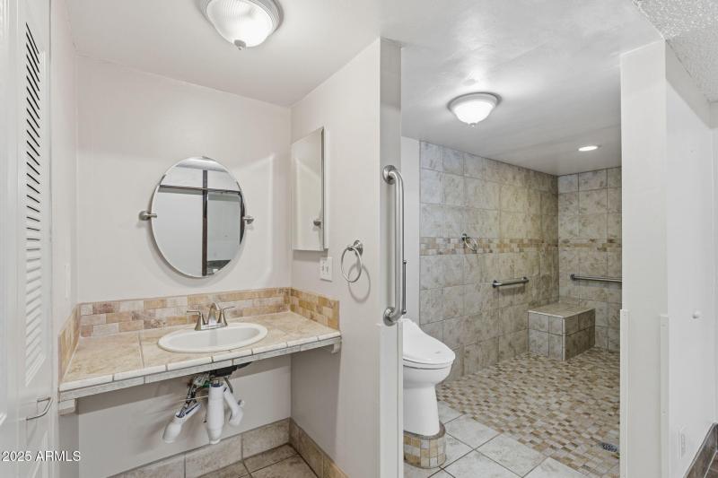 Primary Bathroom w/roll in shower