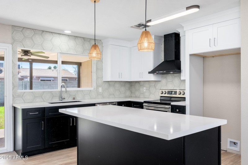 1805 W Cheyenne Dr - 07