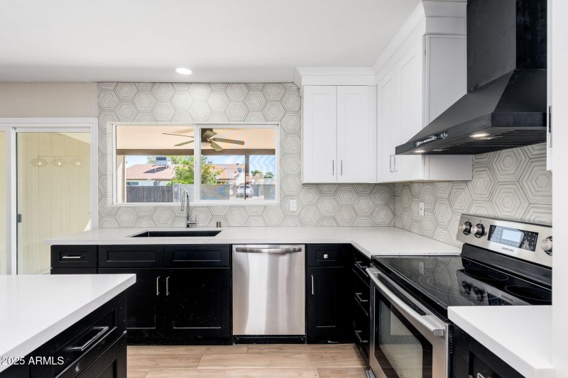 1805 W Cheyenne Dr - 10