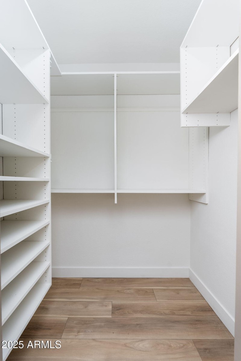 1805 W Cheyenne Dr - 18