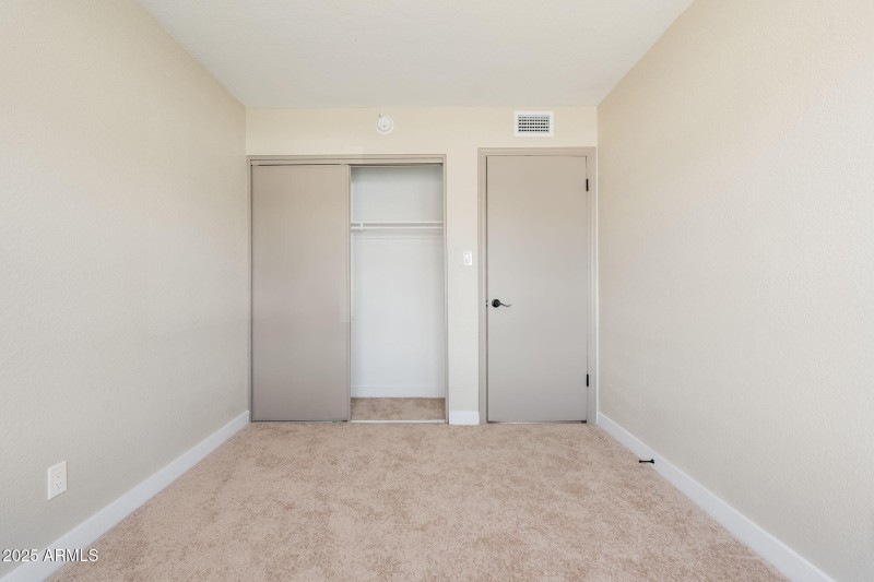 1805 W Cheyenne Dr - 21