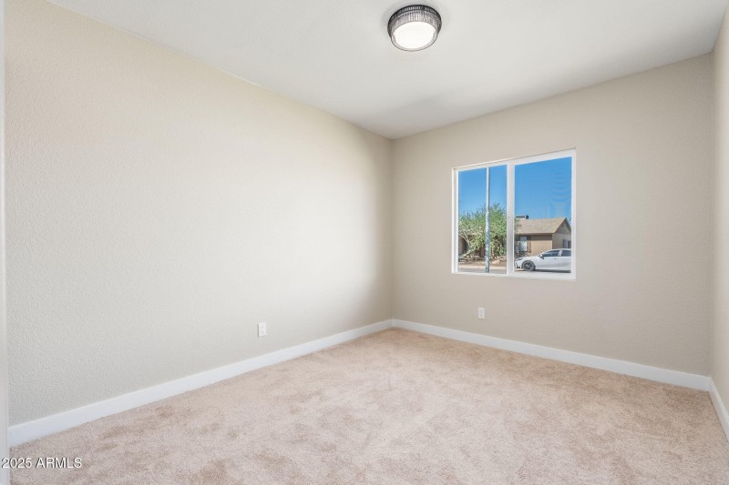 1805 W Cheyenne Dr - 22