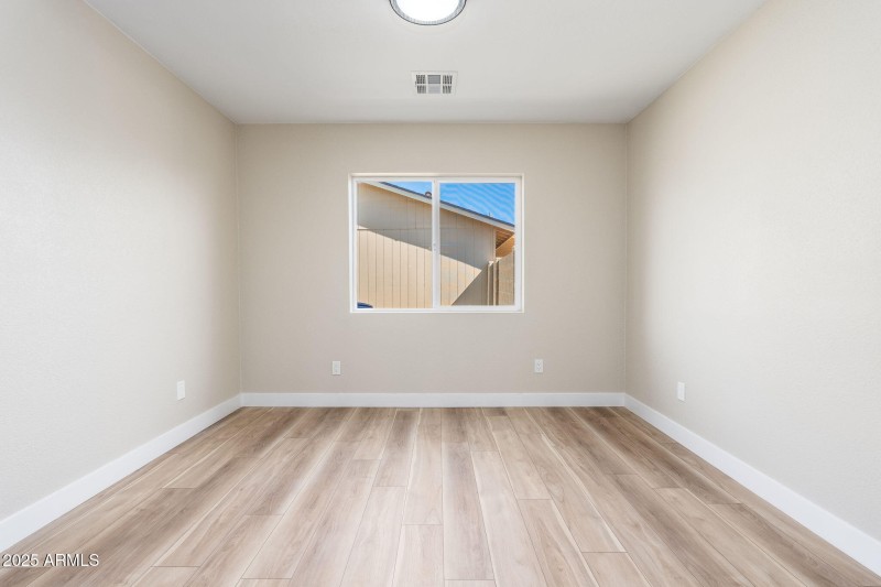 1805 W Cheyenne Dr - 26