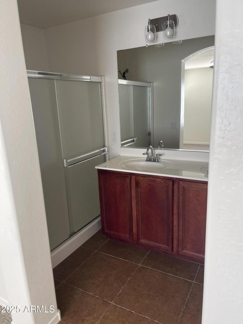 20251017_210351130_iOS