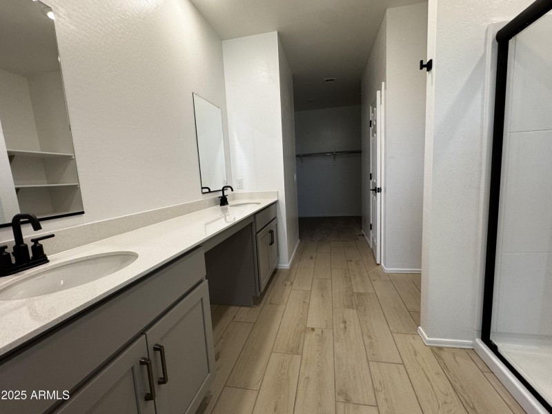 017_Owners Closet